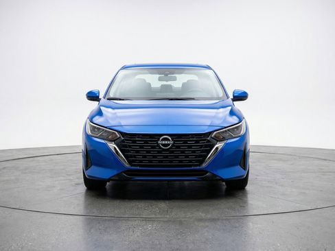 Used 2025 Nissan Sentra SV FWD image 2