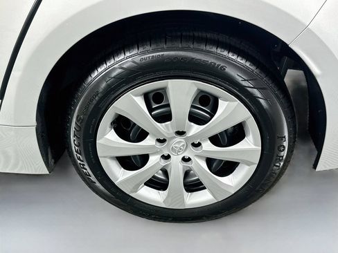 Used 2025 Toyota Corolla LE FWD image 30