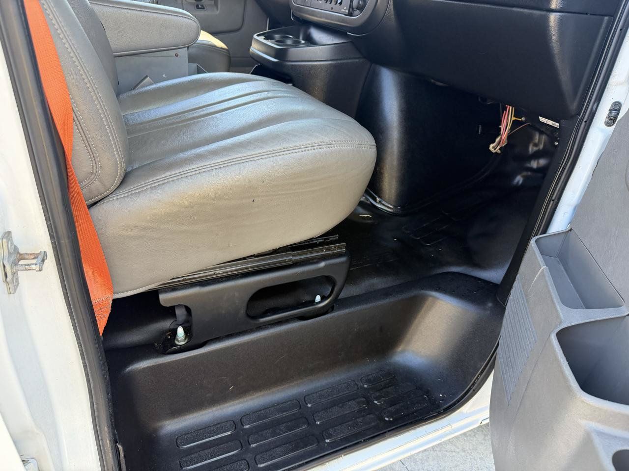 Used 2017 Chevrolet Express 2500 RWD image 14