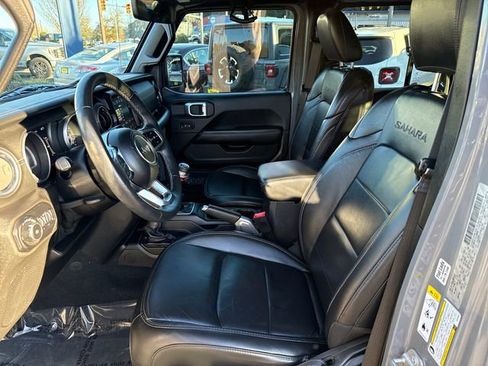 Used 2018 Jeep Wrangler Unlimited Sahara image 15