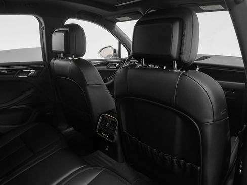 Used 2025 Porsche Macan image 20
