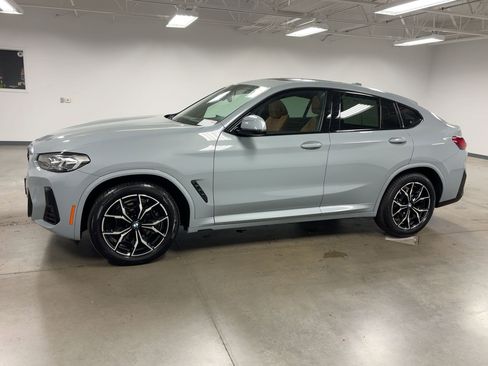 Certified 2025 BMW X4 xDrive30i image 2