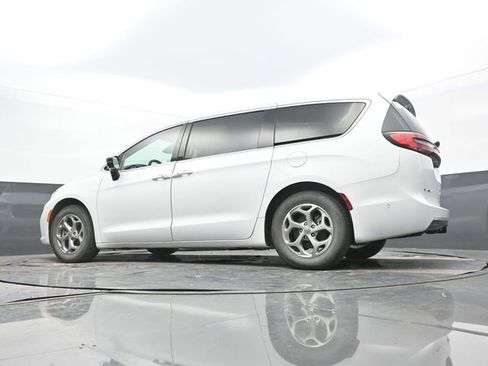 Used 2024 Chrysler Pacifica Limited w/ Trailer Tow Group image 55