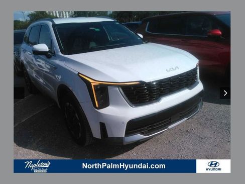Used 2024 Kia Sorento S FWD image 1