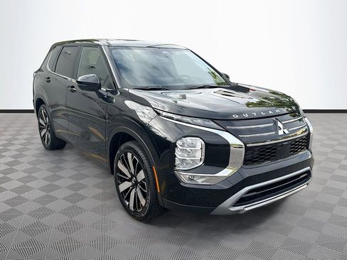 New 2026 Mitsubishi Outlander SE image 3