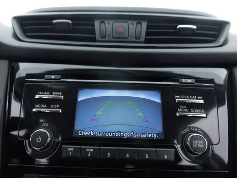 Used 2017 Nissan Rogue SV AWD/4WD image 32