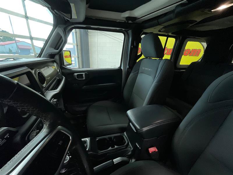 Used 2018 Jeep Wrangler Unlimited Sahara AWD/4WD image 11