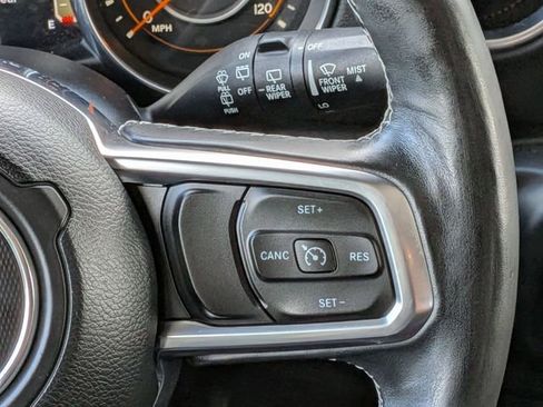 Used 2018 Jeep Wrangler Unlimited Sahara w/ Dual Top Group AWD/4WD image 19