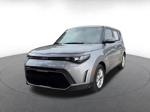 Used 2025 Kia Soul LX w/ LX Technology Package FWD image 7