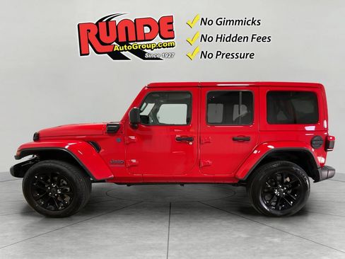 Used 2025 Jeep Wrangler Unlimited Sahara w/ Safety Group AWD/4WD image 3