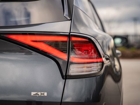 Used 2025 Kia Sportage LX image 14