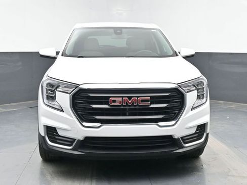 Used 2022 GMC Terrain SLE w/ LPO, Floor Liner Package image 8