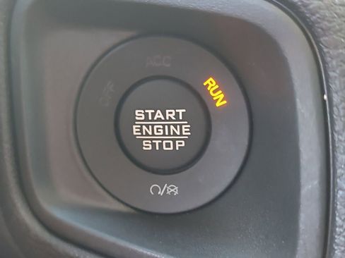 New 2025 Jeep Gladiator Sport image 25