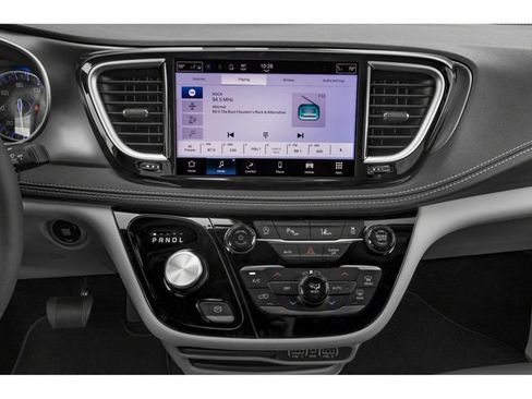 Used 2024 Chrysler Pacifica Touring-L FWD image 7