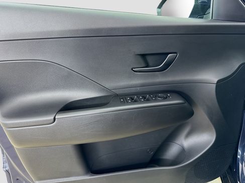 Used 2025 Hyundai Kona SE image 17