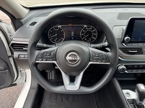 Used 2025 Nissan Altima 2.5 SV FWD image 28