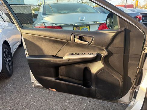 Used 2012 Toyota Camry SE FWD image 21