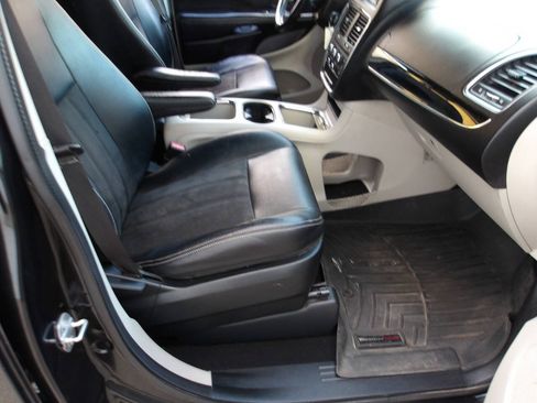 Used 2019 Dodge Grand Caravan SXT FWD image 19
