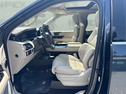 Used 2021 Lincoln Navigator L Reserve w/ Luxury Package AWD/4WD image 9