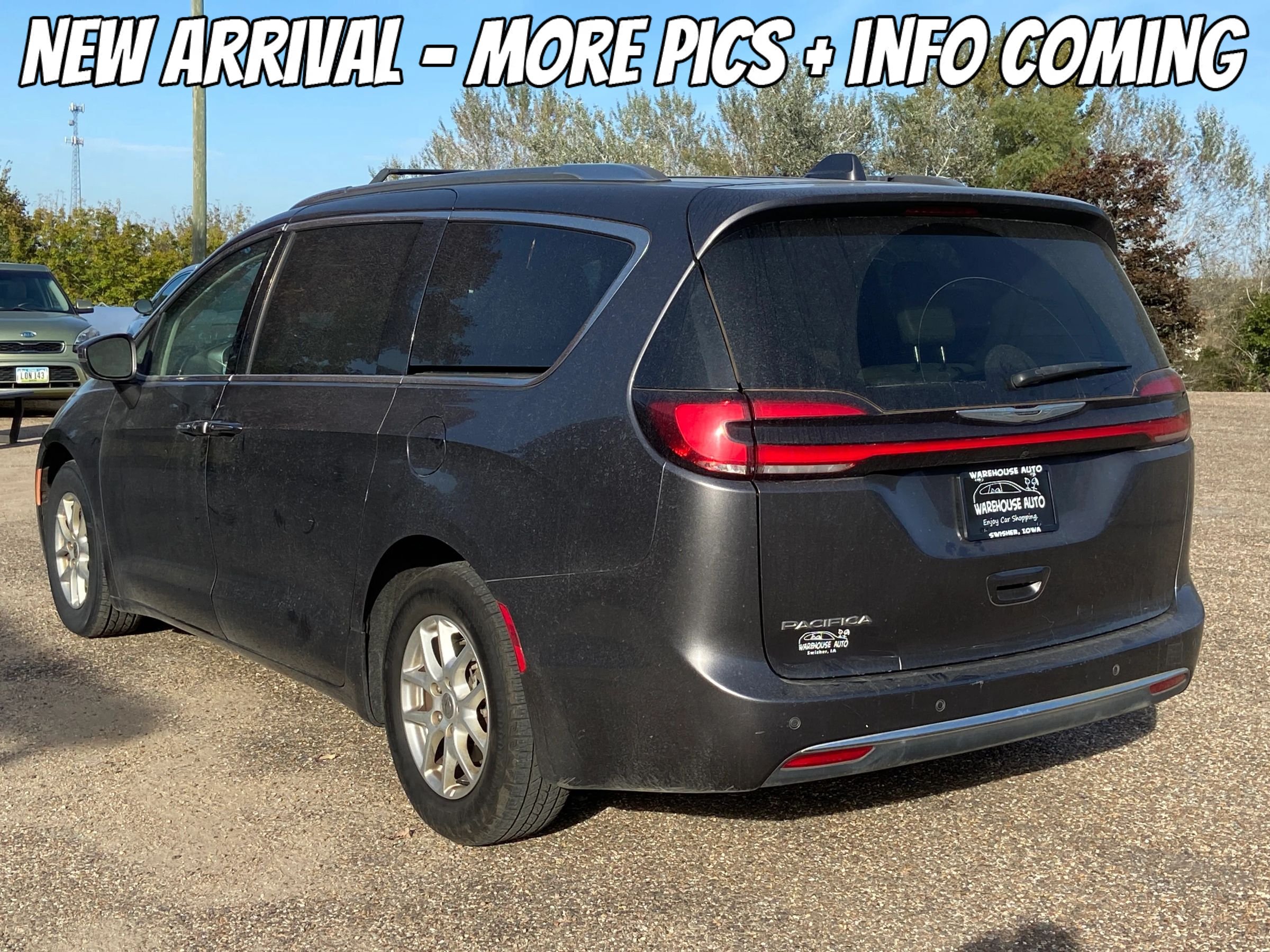 Used 2021 Chrysler Pacifica Touring-L FWD image 6