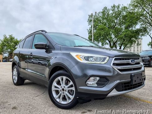 Used 2017 Ford Escape SE w/ Equipment Group 201A AWD/4WD image 2