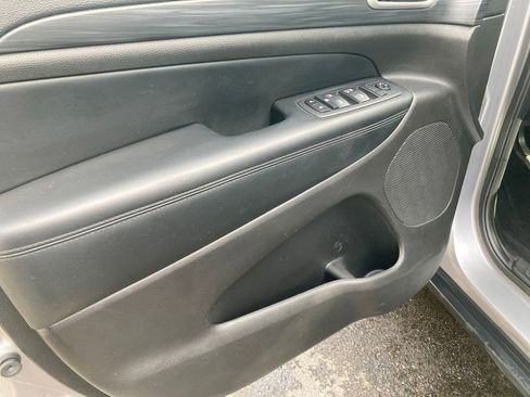 Used 2020 Jeep Grand Cherokee Laredo image 12