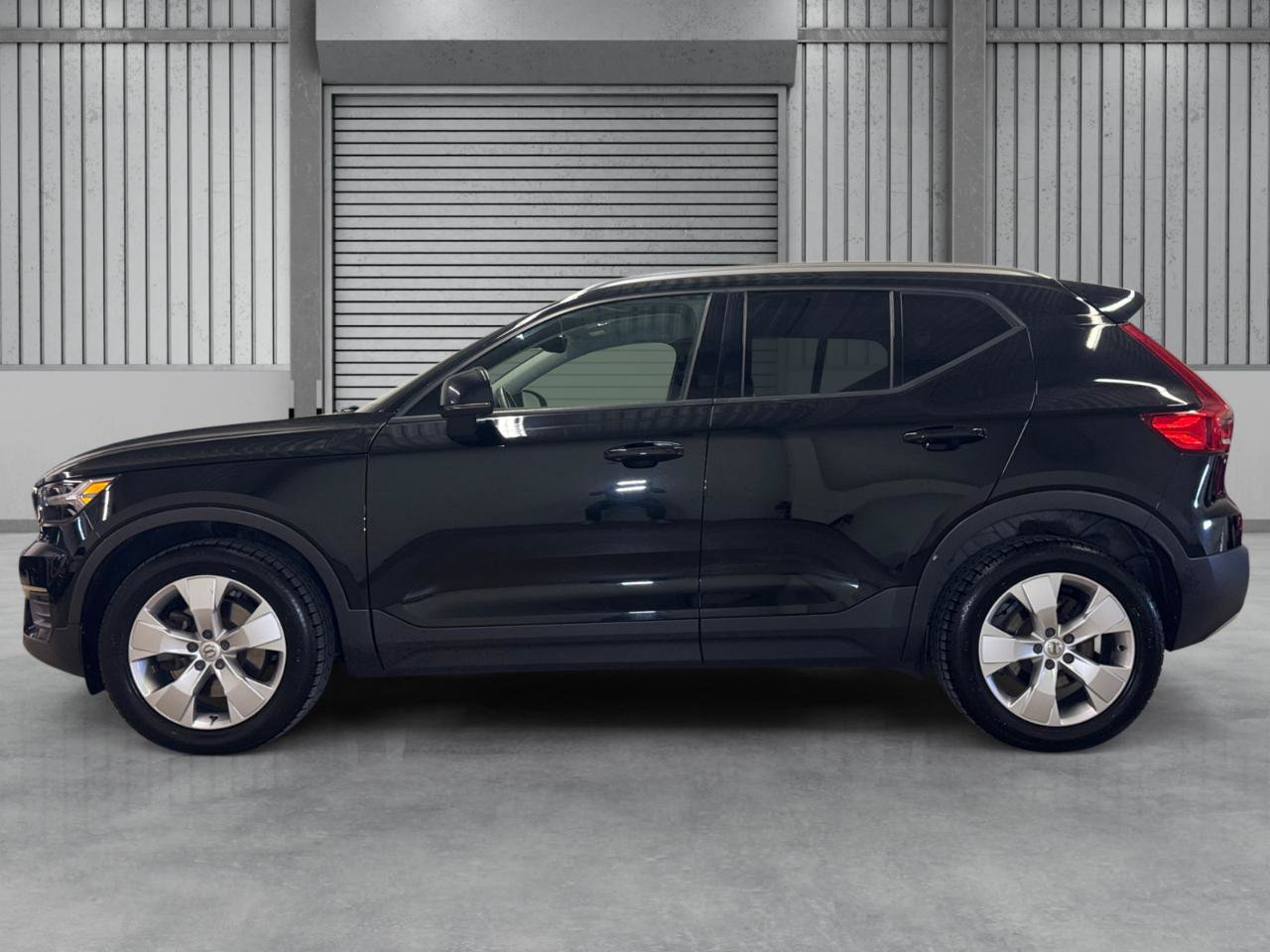 Used 2019 Volvo XC40 T5 Momentum AWD/4WD image 2