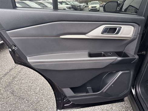 Used 2025 Ford Explorer Active image 22