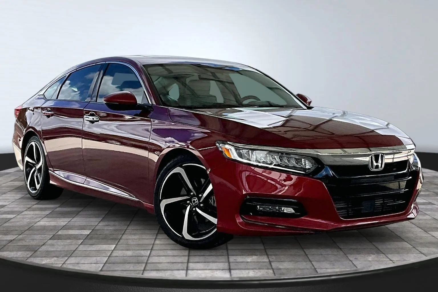 Used 2018 Honda Accord Touring image 3