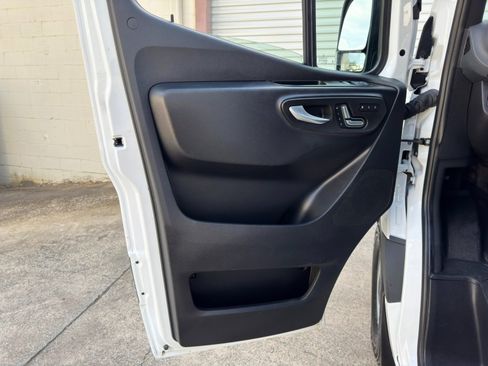 Used 2023 Mercedes-Benz Sprinter 2500 image 39