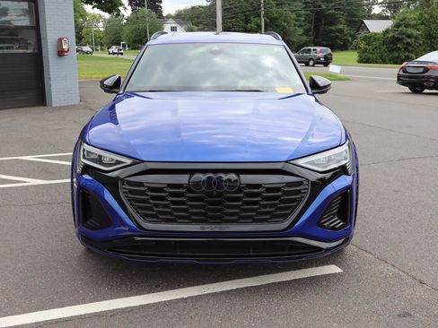 Used 2024 Audi SQ8 e-tron Premium Plus w/ Black Optic Package AWD/4WD image 3