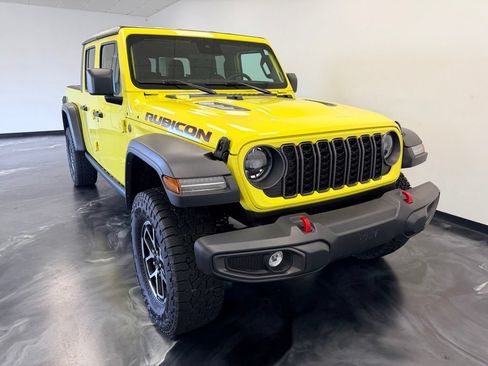 Used 2024 Jeep Gladiator Rubicon w/ Convenience Group AWD/4WD image 23