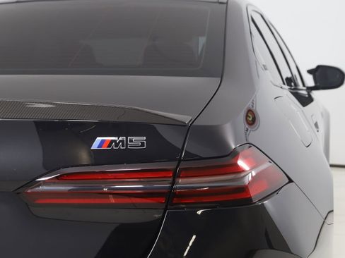 Used 2025 BMW M5 w/ Executive Package image 77