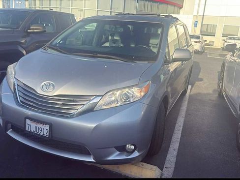 Used 2015 Toyota Sienna XLE w/ XLE Navigation Package FWD image 1
