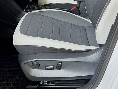 New 2025 Volkswagen Taos SE image 16