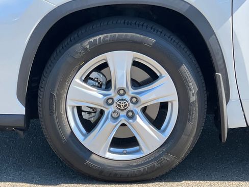 Used 2022 Toyota Highlander L AWD/4WD image 32