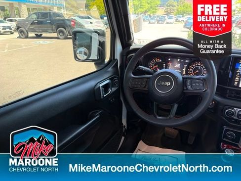 Used 2024 Jeep Gladiator Rubicon w/ Convenience Group AWD/4WD image 19