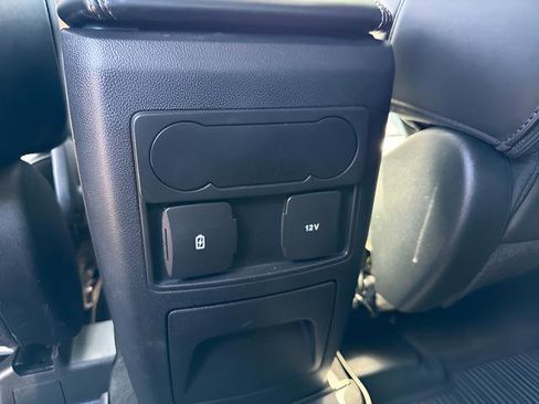 Used 2022 Ford Explorer XLT w/ Equipment Group 202A AWD/4WD image 19