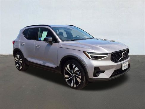 Used 2026 Volvo XC40 B5 Ultra w/ Climate Package AWD/4WD image 3