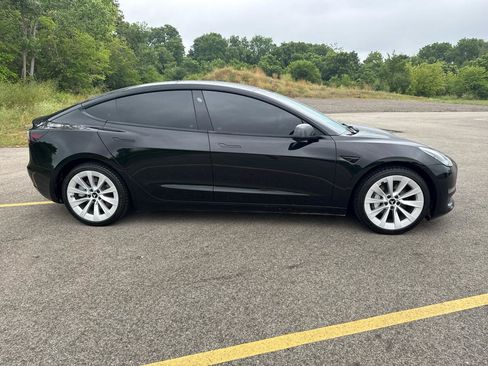 Used 2022 Tesla Model 3 Long Range AWD/4WD image 4