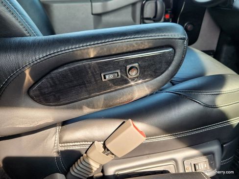 Used 2021 Chevrolet Express 2500 image 34