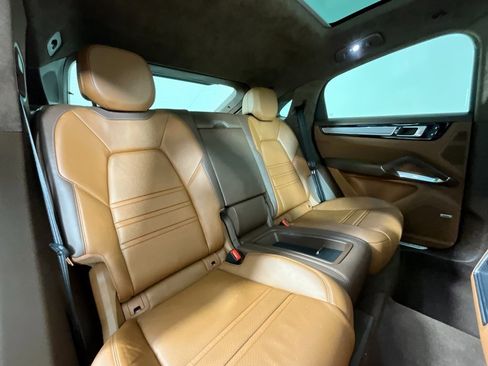 Used 2022 Porsche Cayenne Turbo image 23