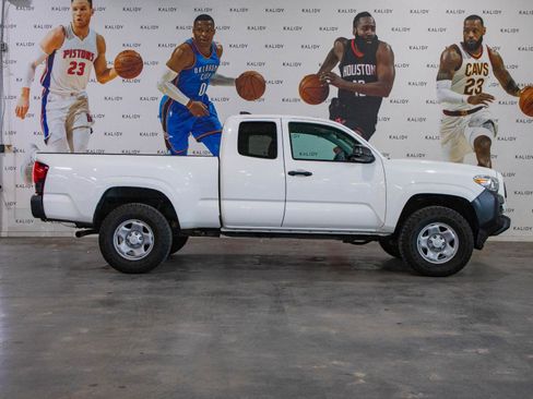 Used 2020 Toyota Tacoma SR RWD image 15