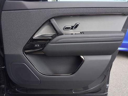 New 2025 Land Rover Range Rover Sport SE image 21