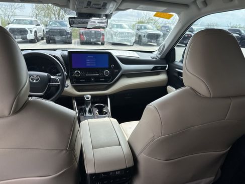 Used 2023 Toyota Highlander Platinum image 23