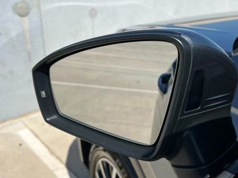 Used 2021 Volkswagen Tiguan S image 14