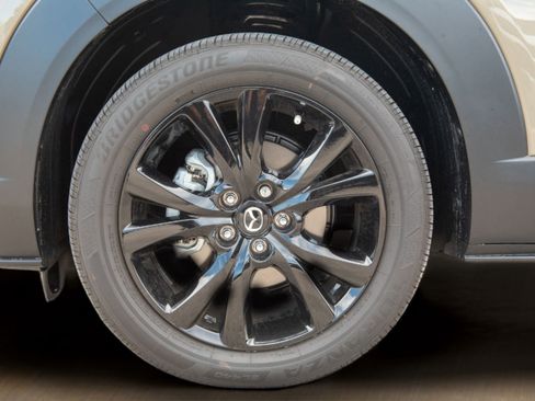 New 2024 MAZDA CX-30 Carbon image 31