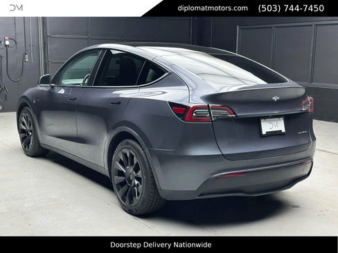 Used 2022 Tesla Model Y Long Range image 4
