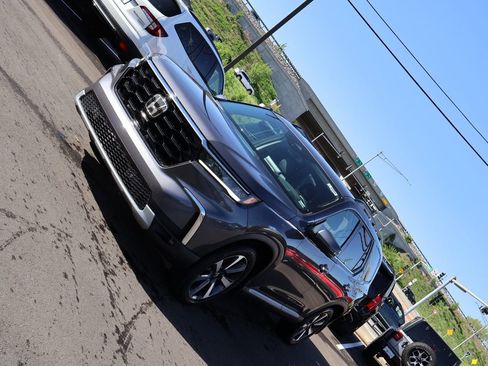 Certified 2025 Honda Pilot Elite image 3
