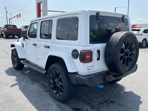 Used 2023 Jeep Wrangler Unlimited Sahara w/ Cold Weather Group AWD/4WD image 6